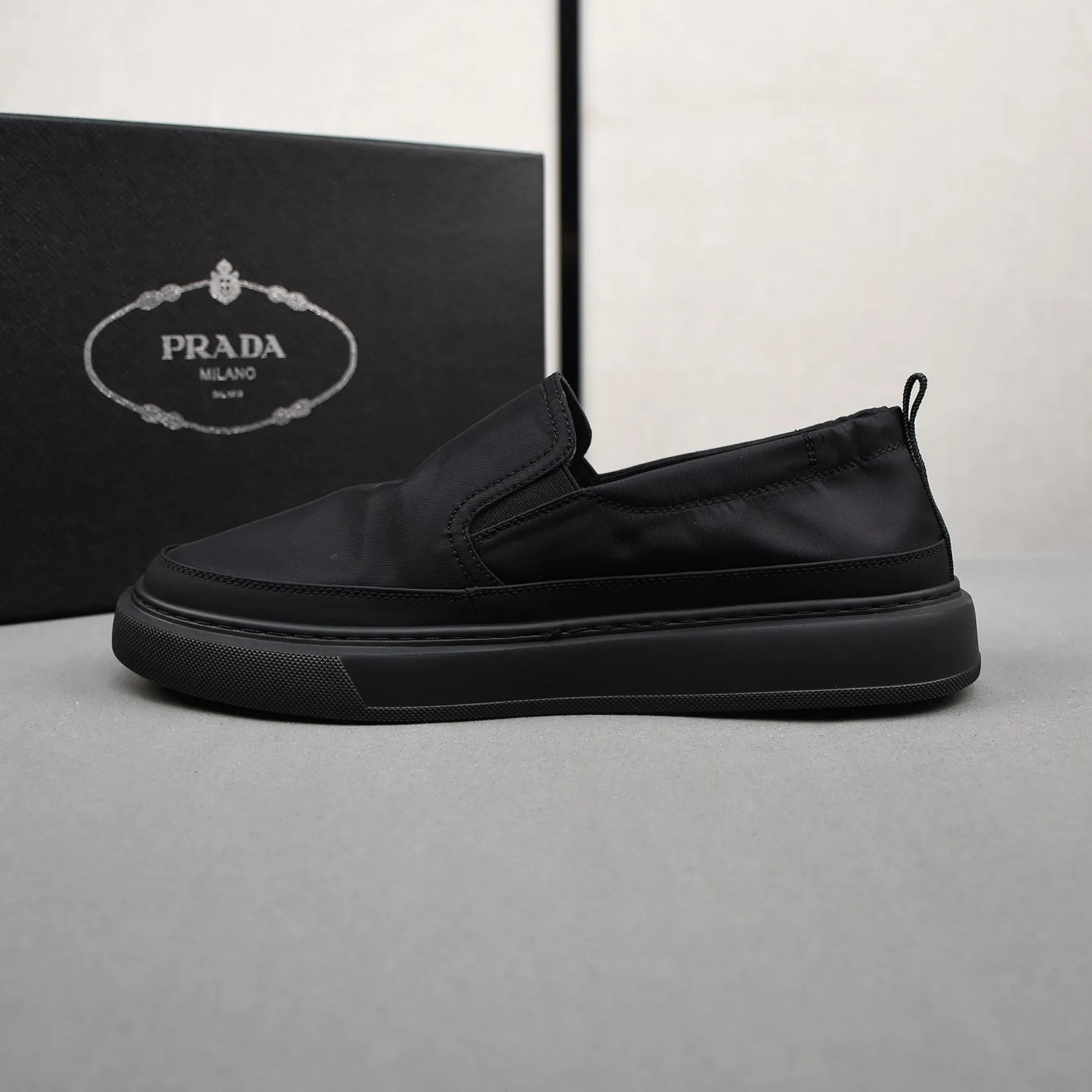 PP380❣️❣️❣️Prada breathable cloth shoes, the upper is made of comfortable and breathable fabric, and the ultra-light soft foam outsole. Men's size 39-44.